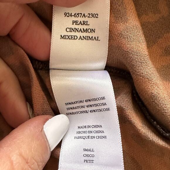 Rails Tops Animal Print High Low Silky 1/4 Buttons Blouse Brown/Black Small - Picture 4 of 7